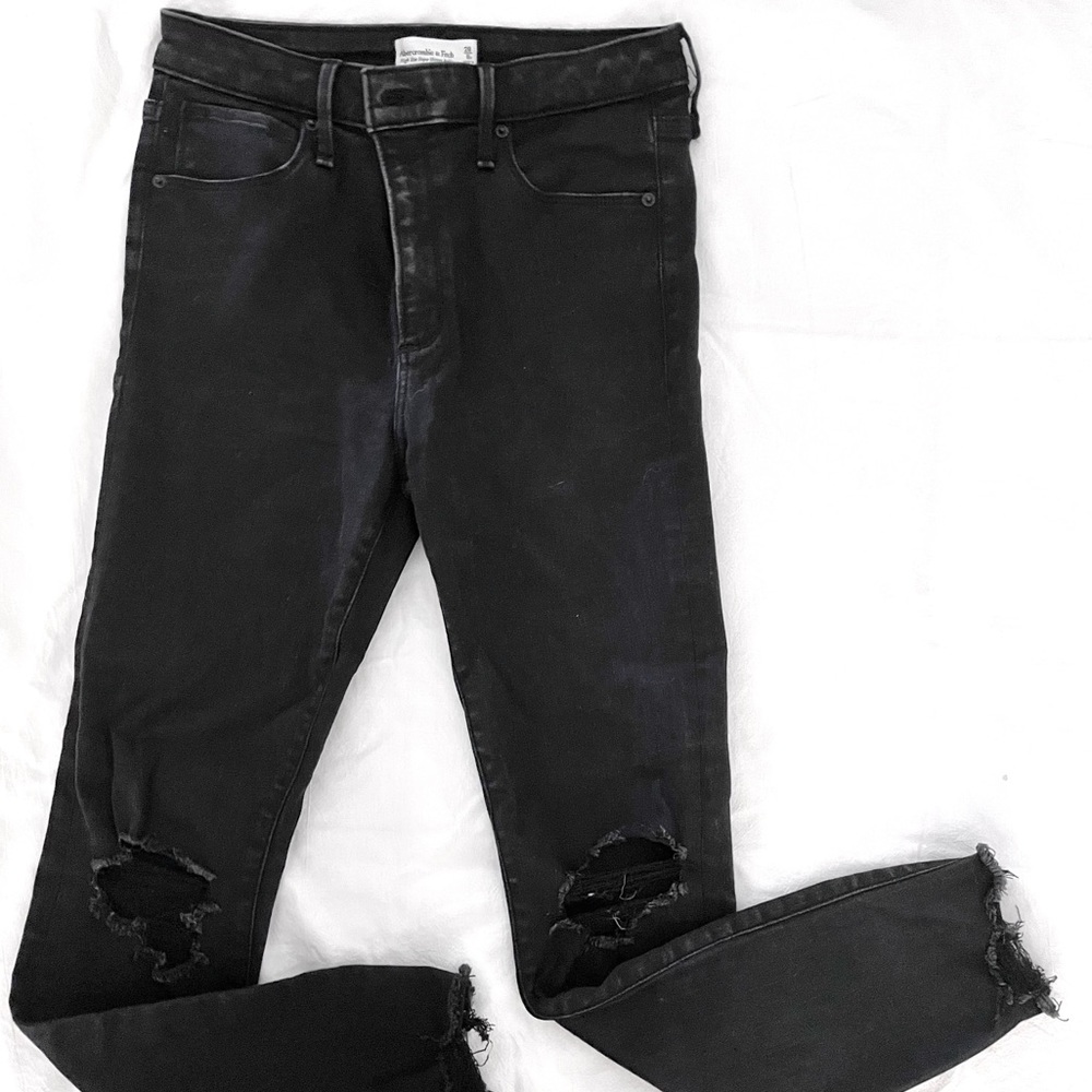 {Abercrombie} Distressed Denim Skinny Jeans